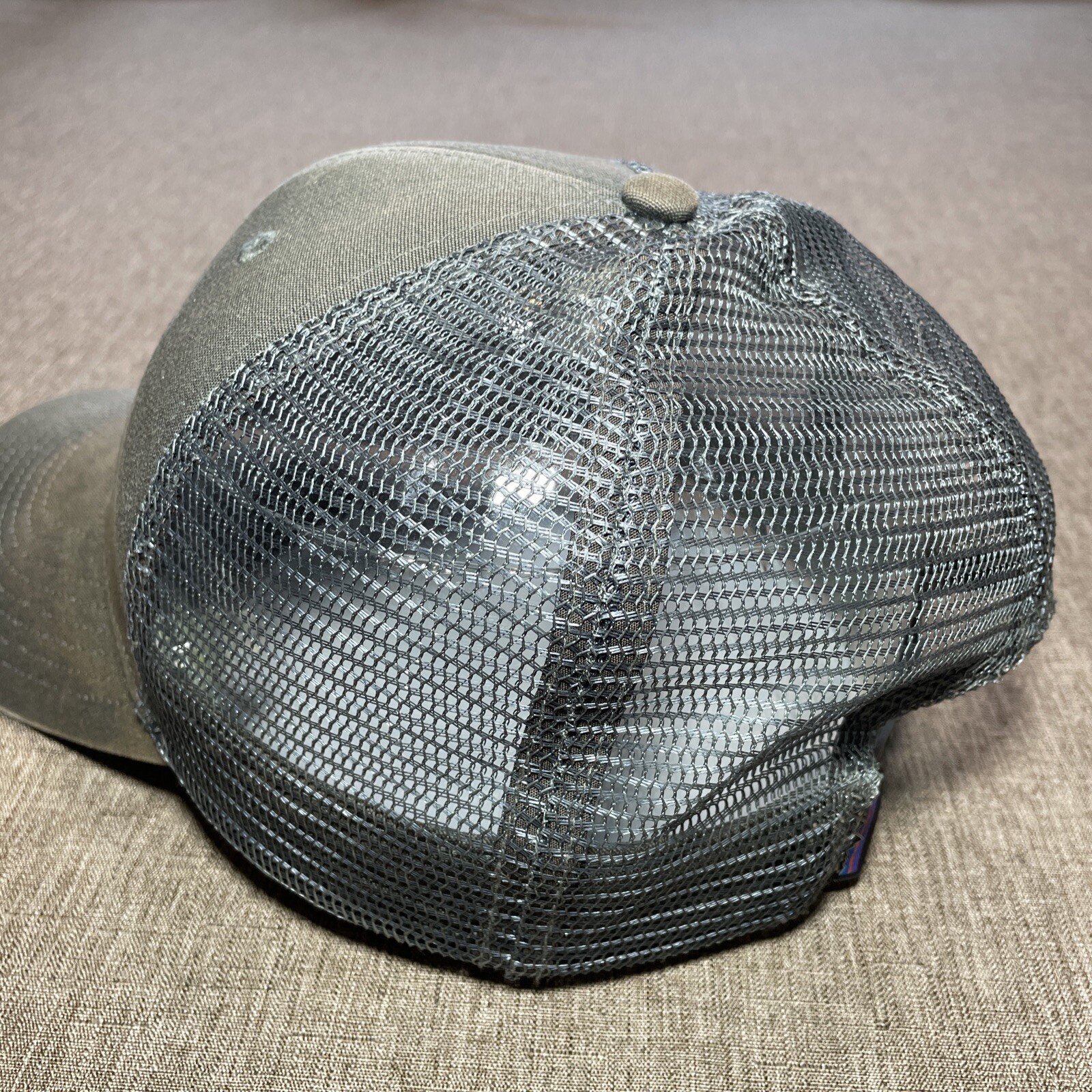 Patagonia Trucker Hat Mens Adjustable Gray Cap P-6 Logo Lo Pro Mesh Snapback