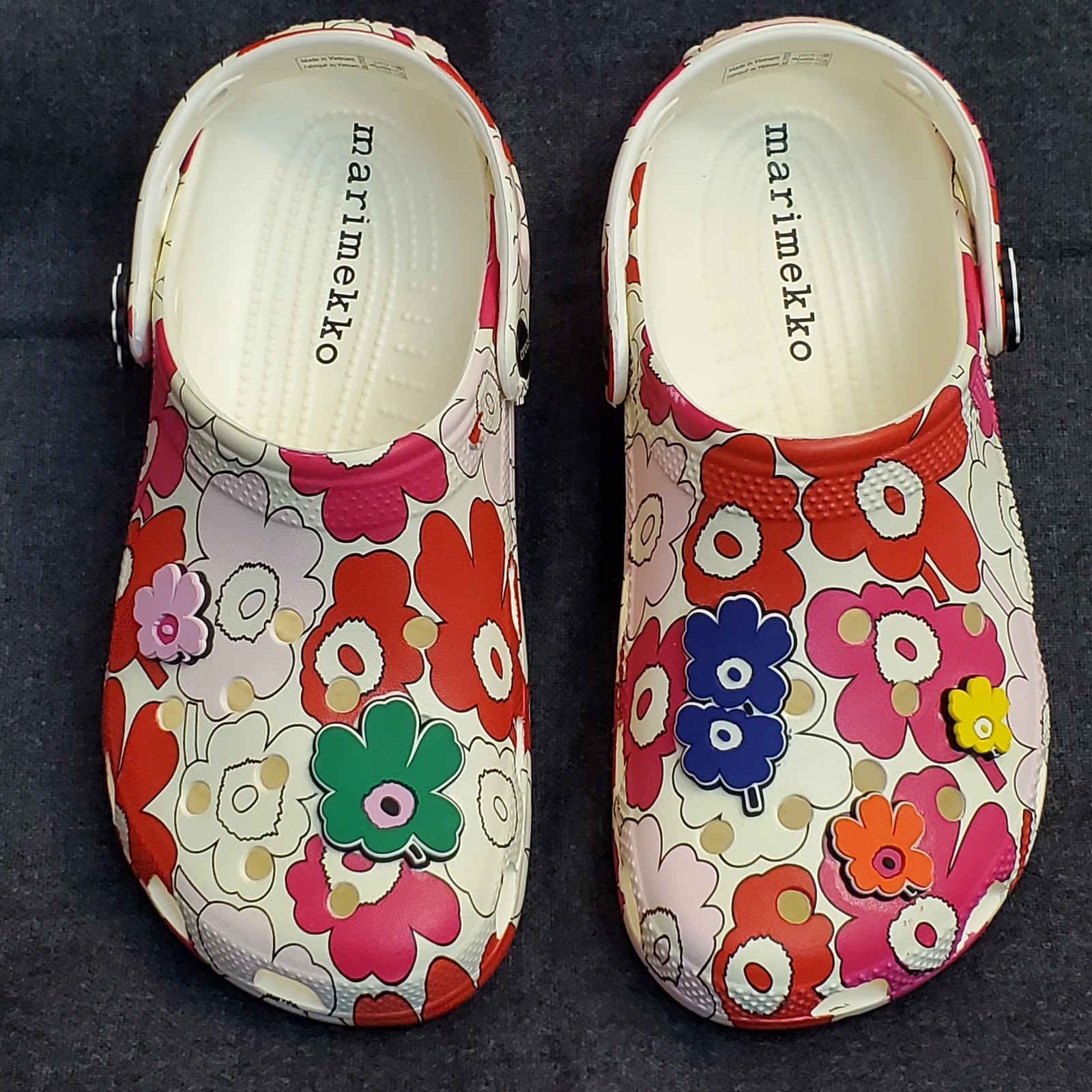 Crocs x Marimekko Unikko Classic Slip-On Floral Clogs J6 W 8 M 6 Jibbiz Charms