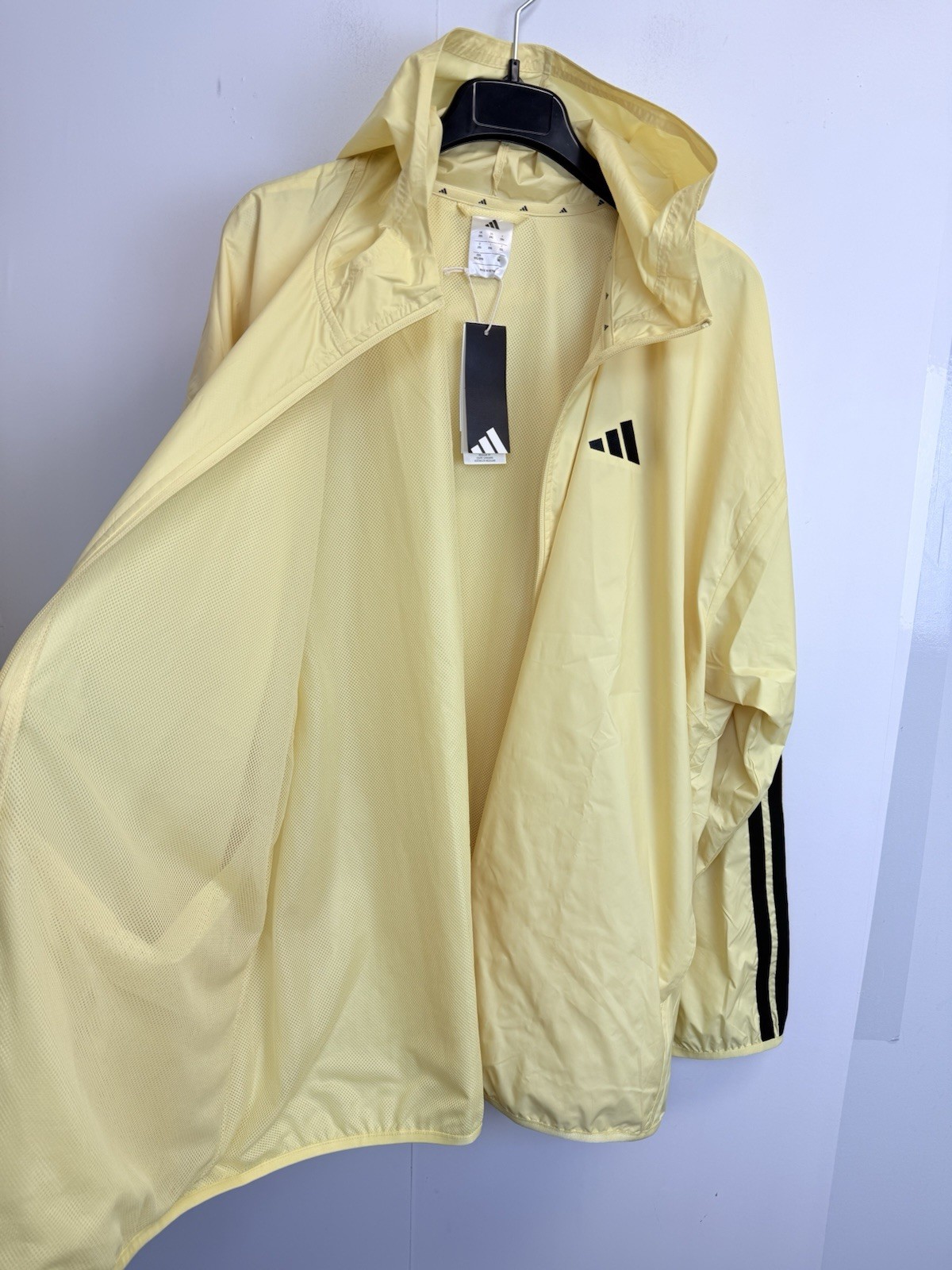 New adidas Essentials Woven 3-Stripes Windbreaker Jacket Men’s 2XL IM7847 Yellow