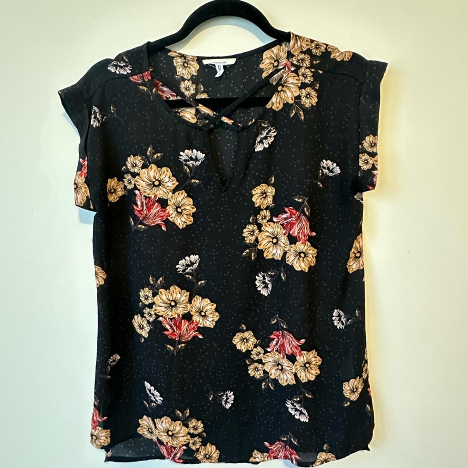 Maurice’s Floral Black Women’s Top Size Small Black Gold Pink