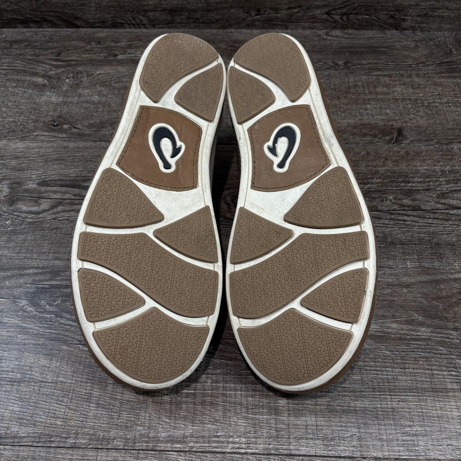 OluKai Puhalu Canvas Shoes Men’s 11 Beige Canvas Slip On Loafers Casual