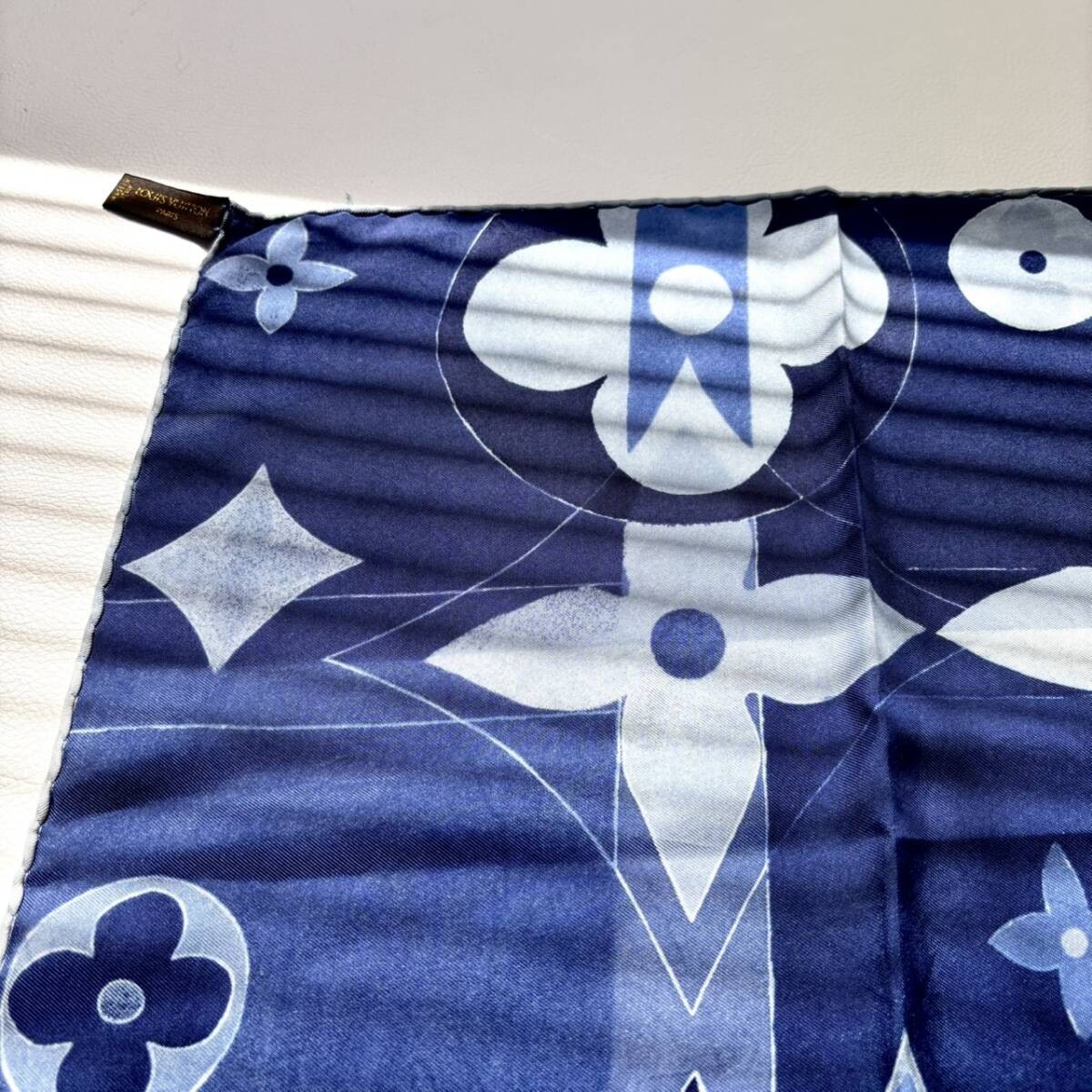 Louis Vuitton Large Silk 100 Scarf Gradient 80 85 Blue For Women Japan