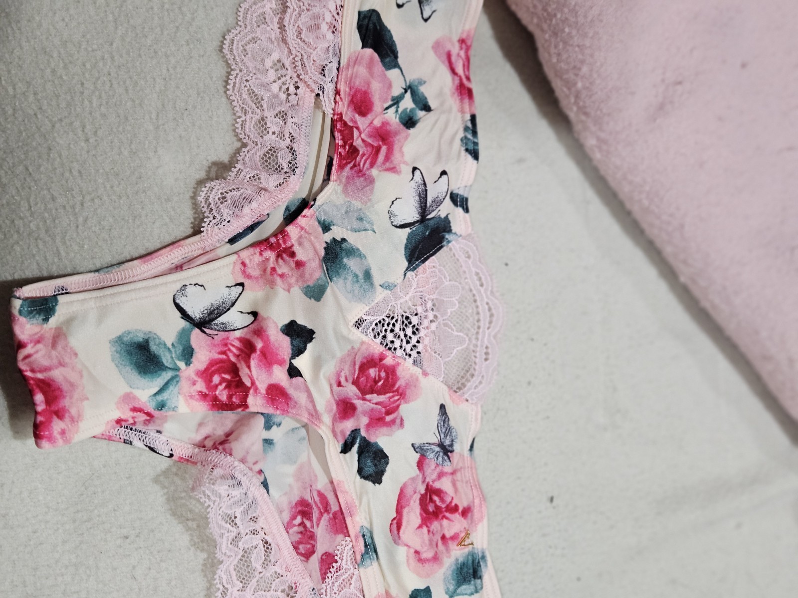 Victorias Secret Chamise/bra Sz 34DD and Matching Thong Panties
