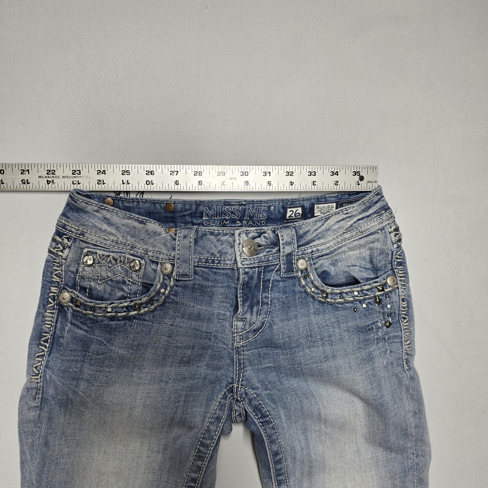 Miss Me Jeans Boot Cut Light Wash Embellished Pockets Sz 26×35 Inseam Je1050b2x