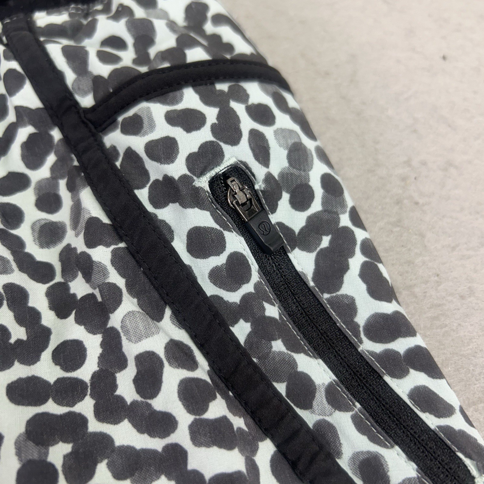 Lululemon Tracker Short III Sz 10 Ace Spot Tranquil Blue Black 4” Run Gym Yoga