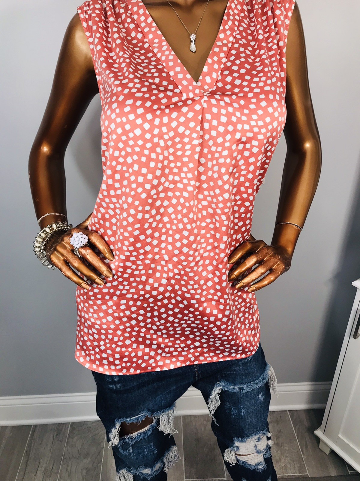 Alfani XL Top Stretch Low Cut Sleeveless Satin Lite Wgt Blouse Dusty Rose White