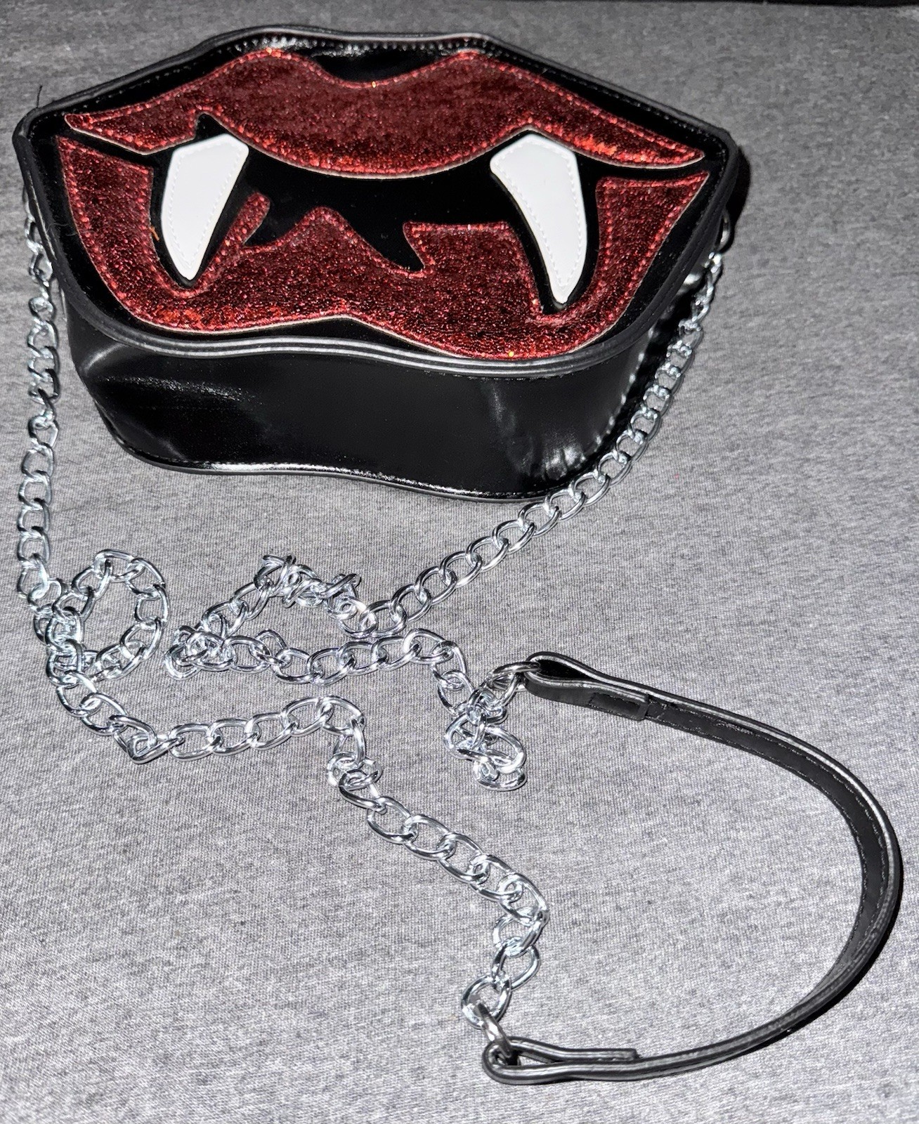 Glittery Red Vampire Lips With Fangs Black Vinyl Crossbody Handbag Purse TA1