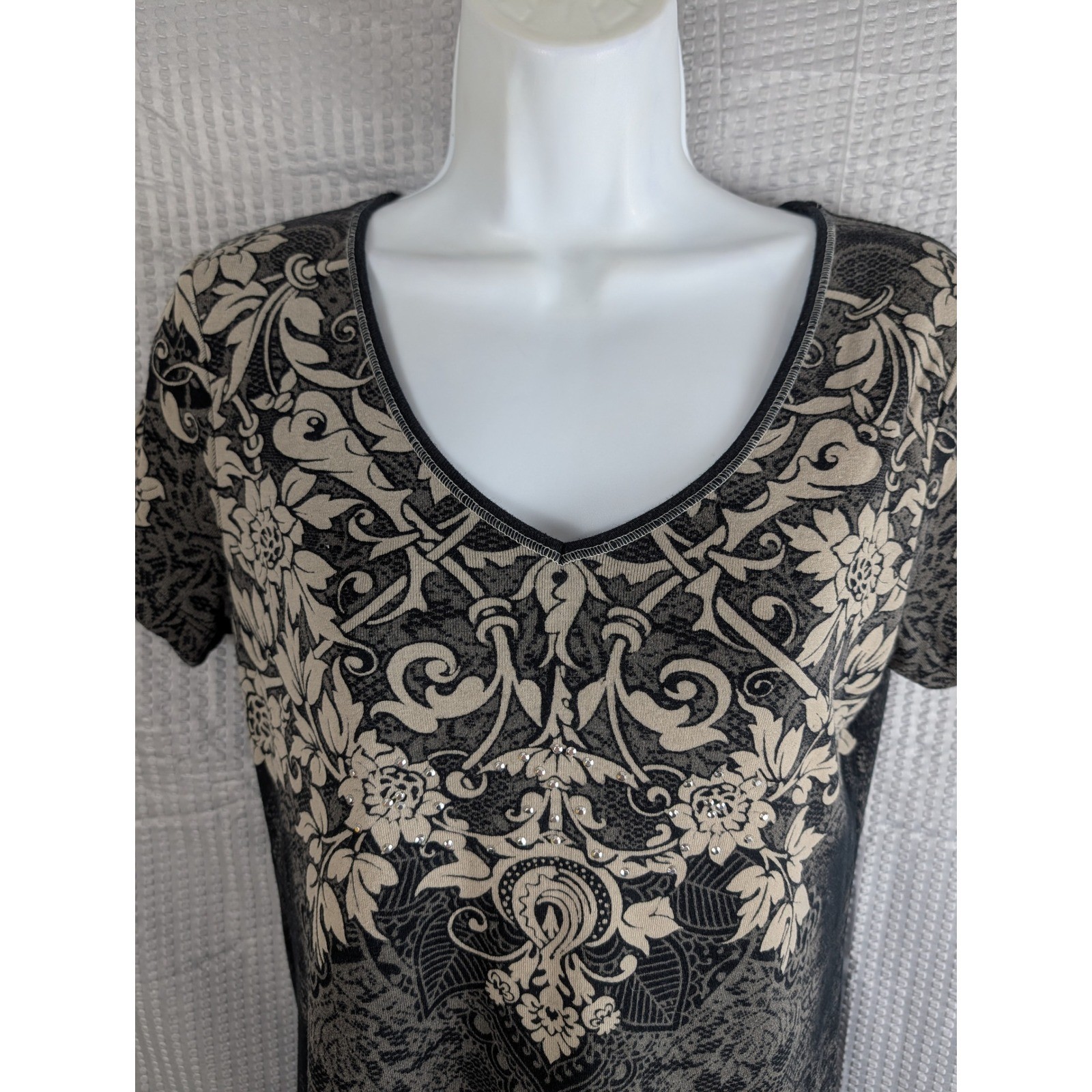 Vanilla Sugar Embellished Graphic Tee Medium Gray Black Floral Scroll Rhinestone