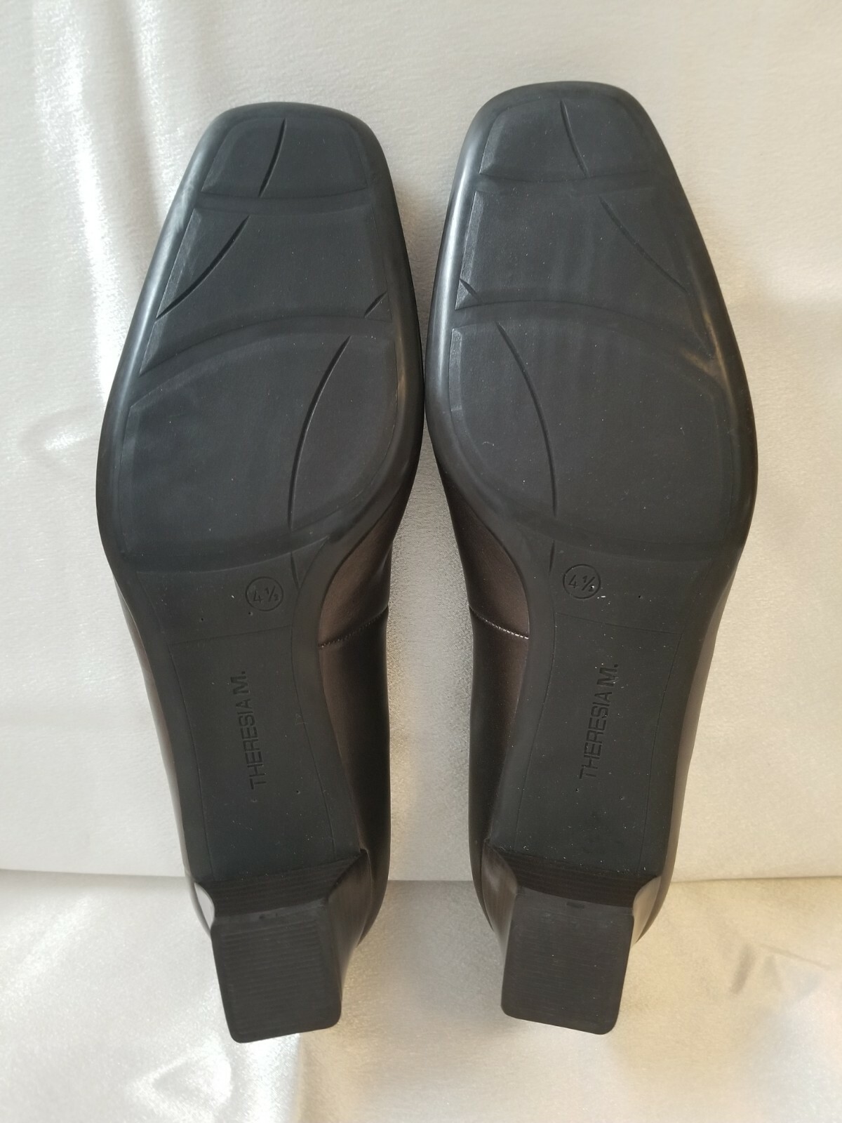 Theresia M Bronze Leather Women Shoes. Size. US 6.5, Euro 37.5, UK 4.5. Width M