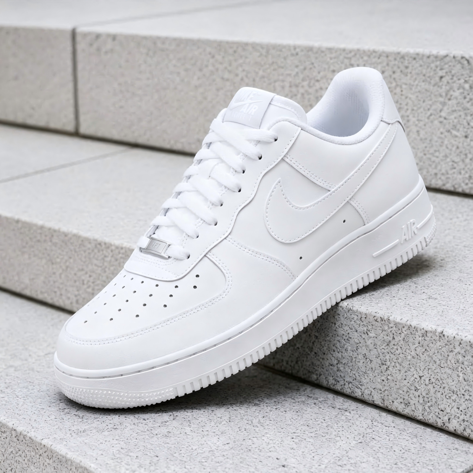 Nike Air Force 1 Low Top Triple White ’07 Mens White Sports Classic Sneaker