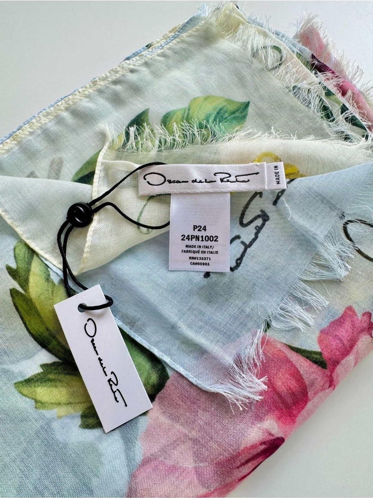 NWT! Authentic Oscar de la Renta Scarf/Wrap, 54” x 74” Large