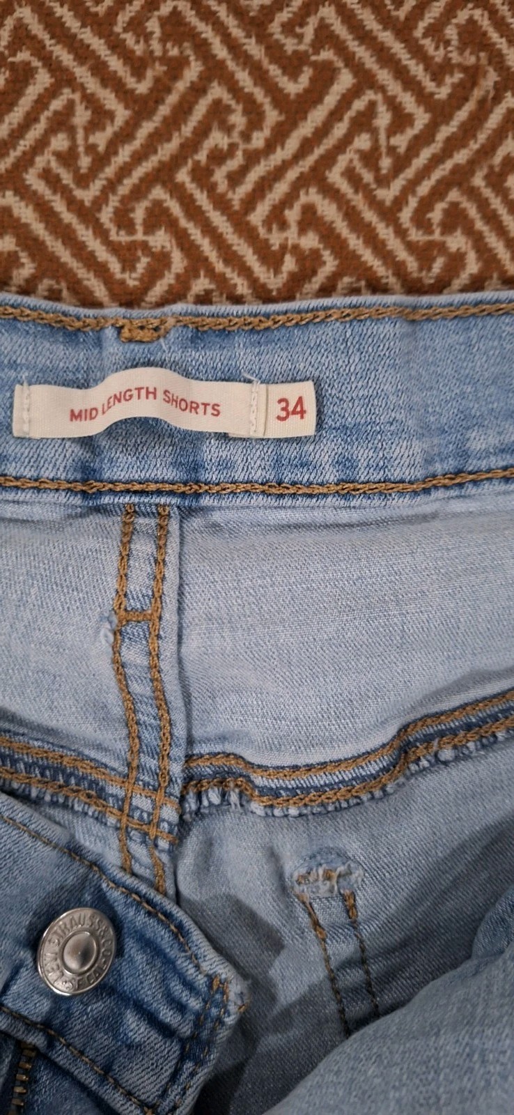Levi’s Women’s Mid-Length Denim Mid-Stretch Super Soft Short Light Wash Size 34