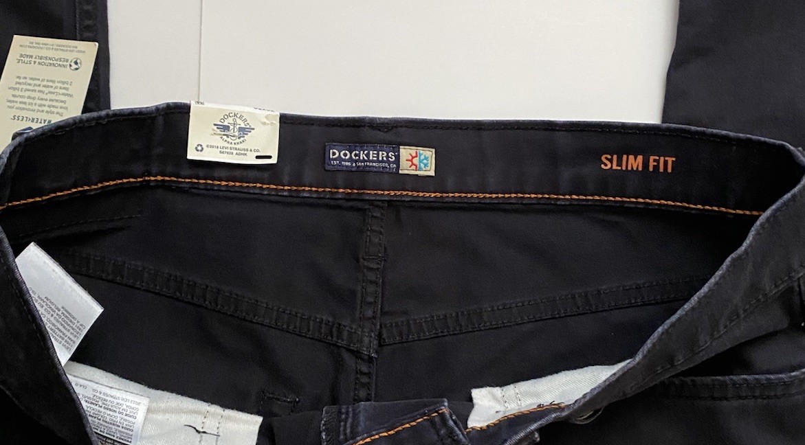 Dockers Men’s Workday Slim Fit Khakis Black Size 32W x 32L Smart Flex New w Tags