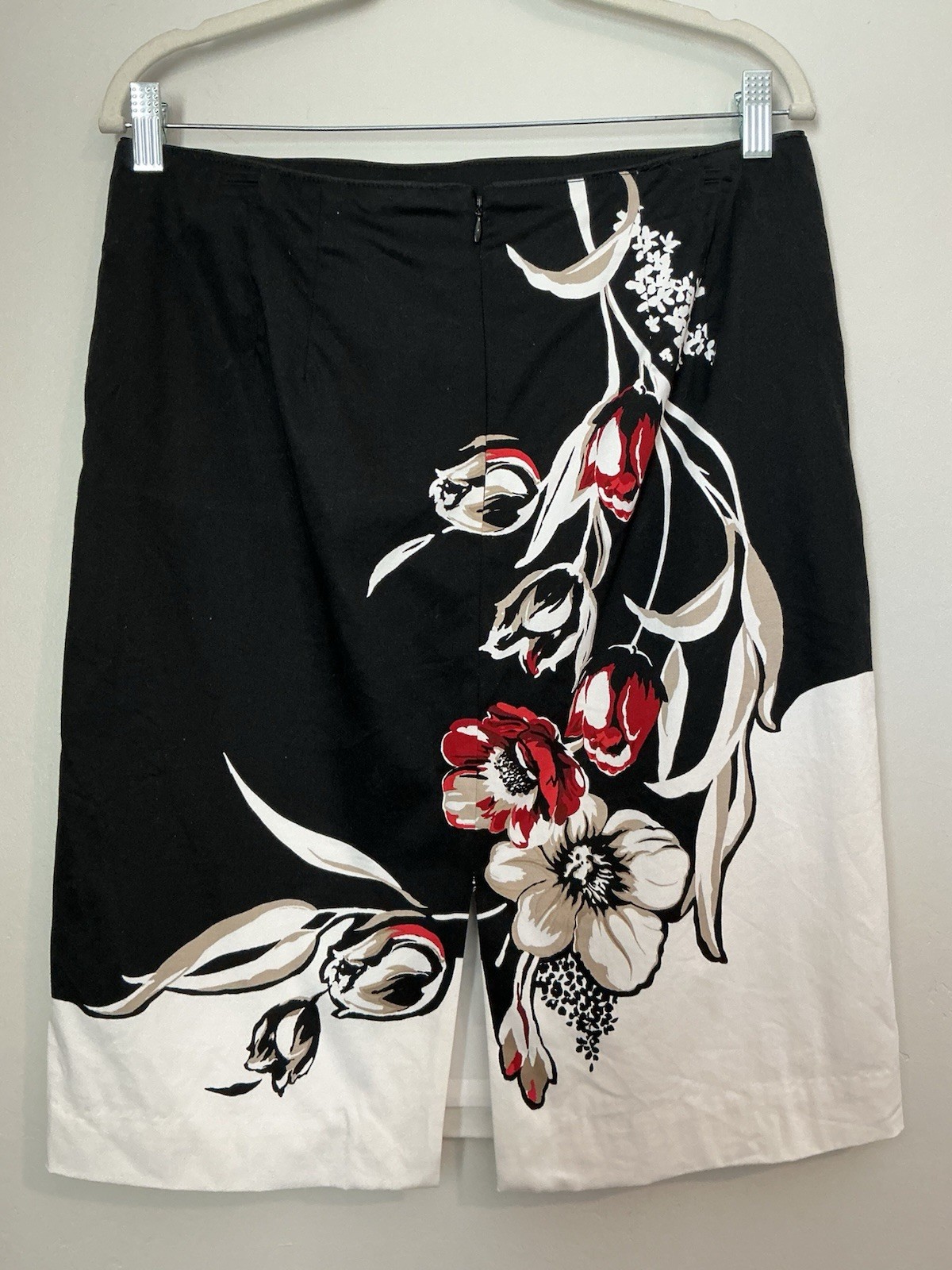 White House Black Market WHBM Bold Black & White Floral Pencil Skirt 10