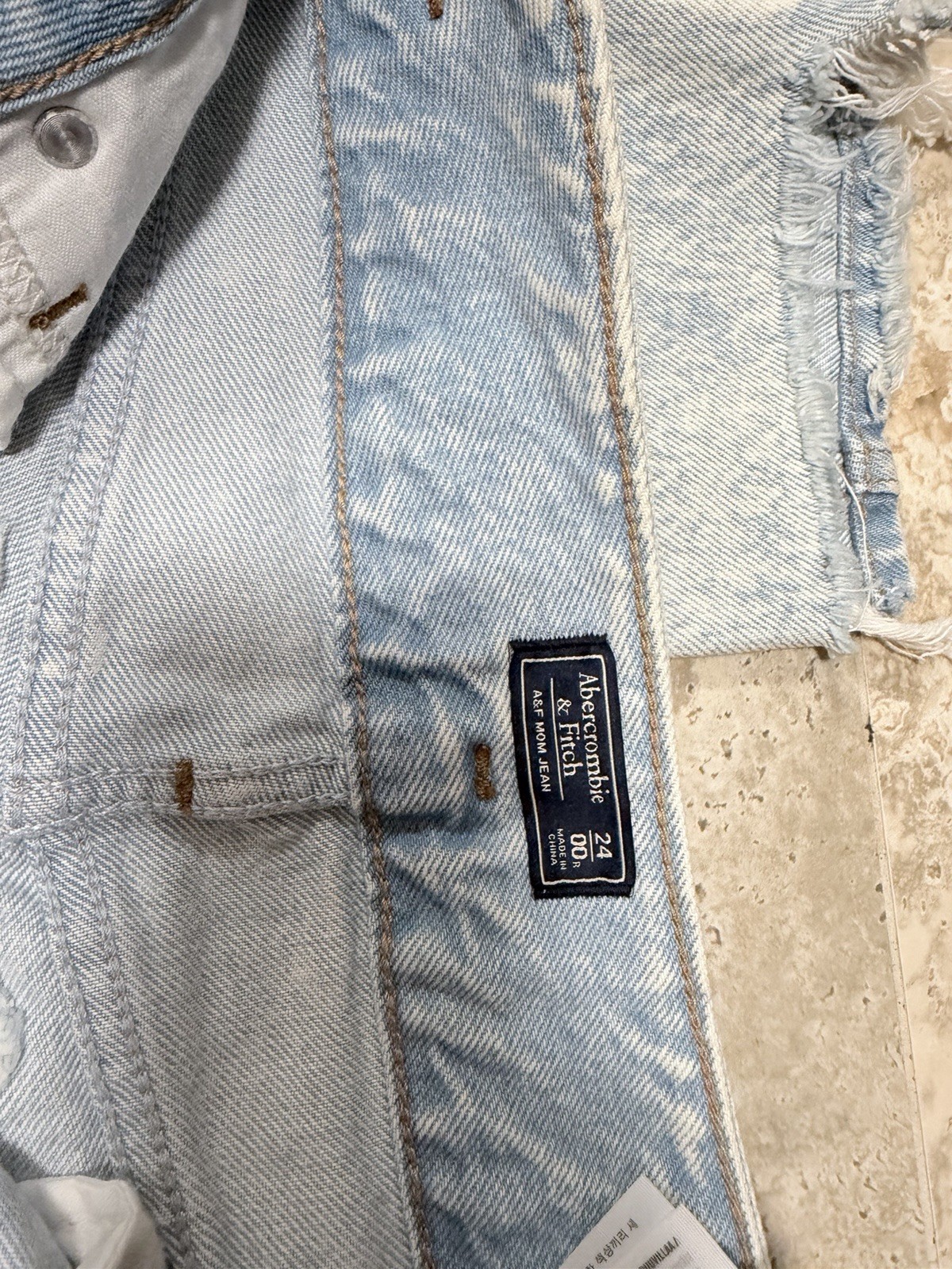 Abercrombie & Fitch Women 24 Light Wash High Rise Mom Jeans Distressed