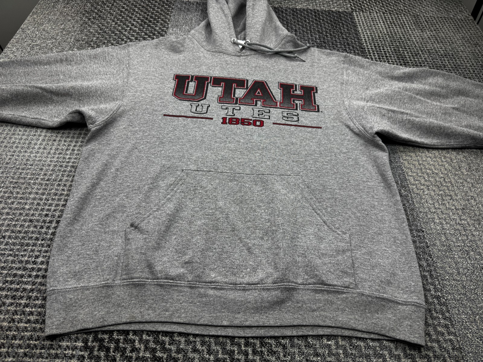 Utah Utes Graphic Grey Unisex- Large Hoodie Cotton Blend Machine Washable