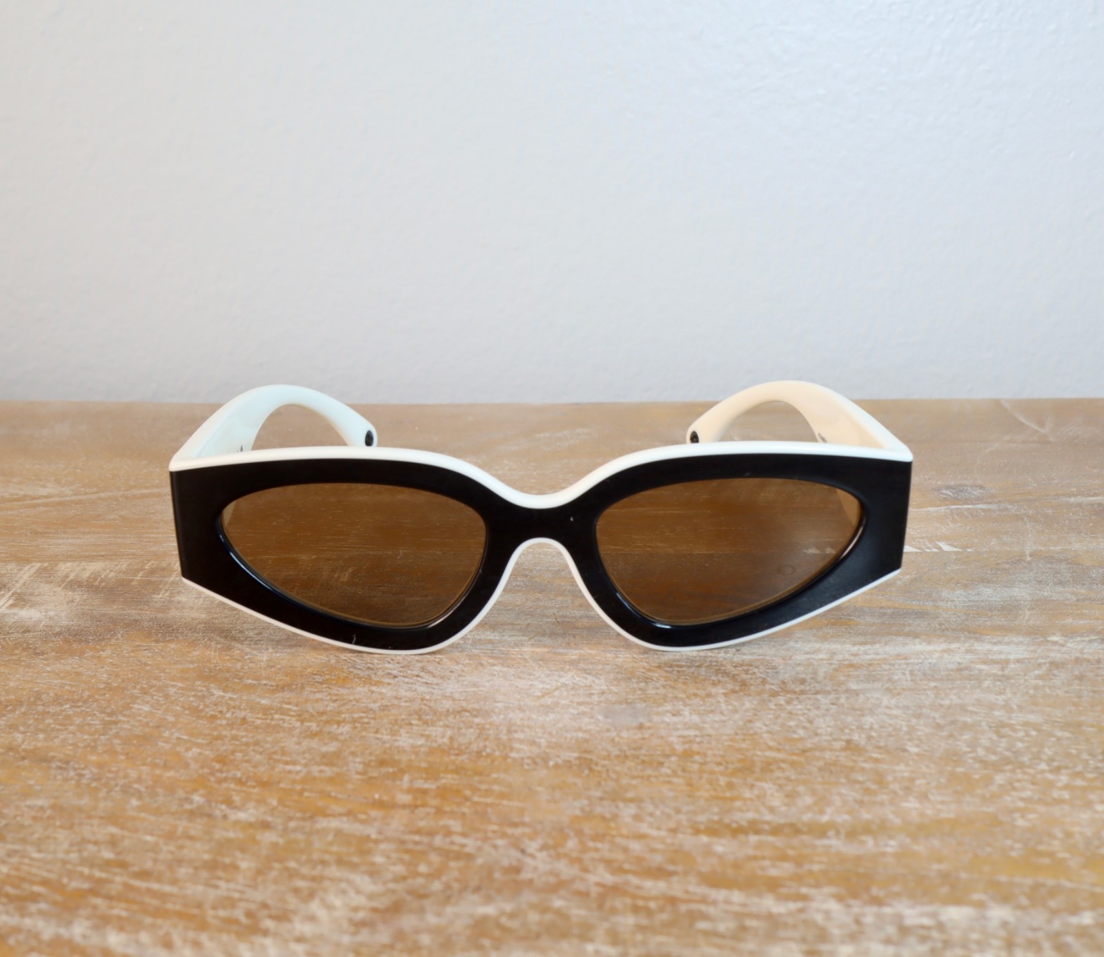CHANEL 6056 Urban Vintage Cat Eye Sunglasses 54mm Black&White/Beige Lens 100% UV
