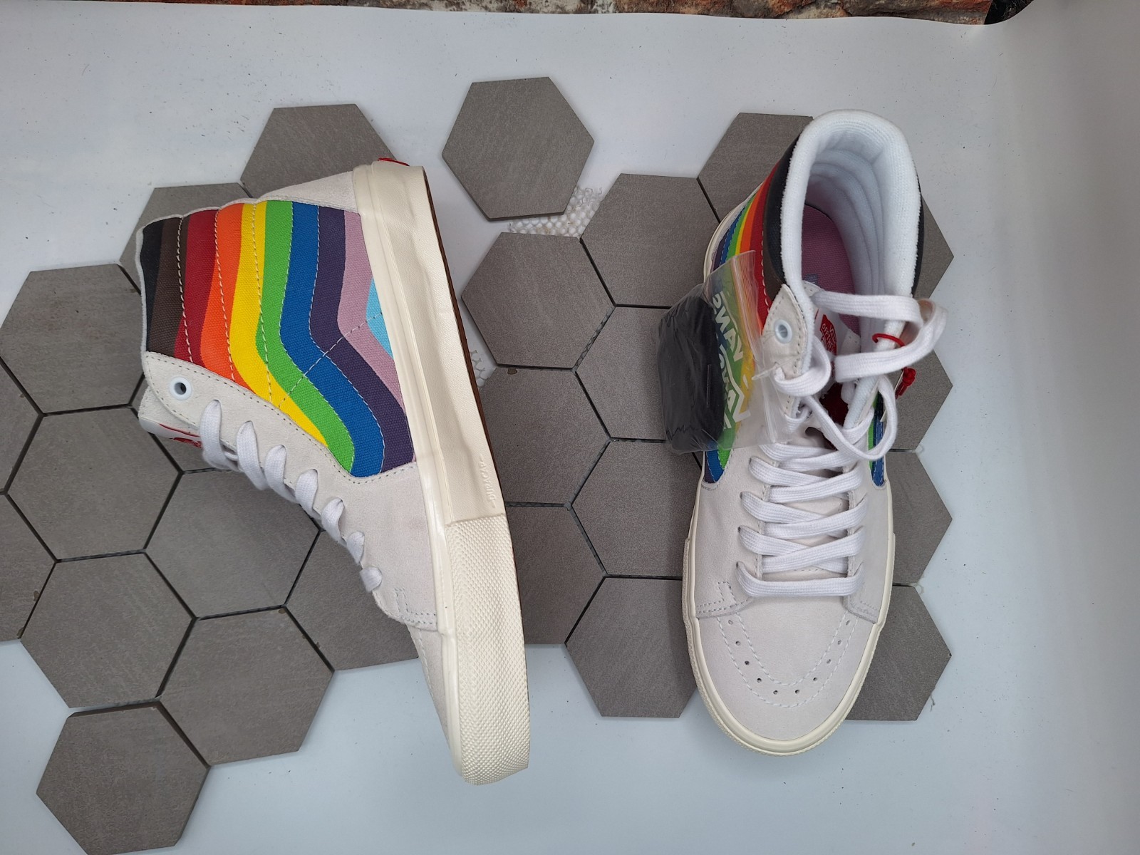 Vans Skate Sk8-Hi Top Pride Men Sz 9 White Rainbow LGBTQ+ Sneaker Parade Shoe