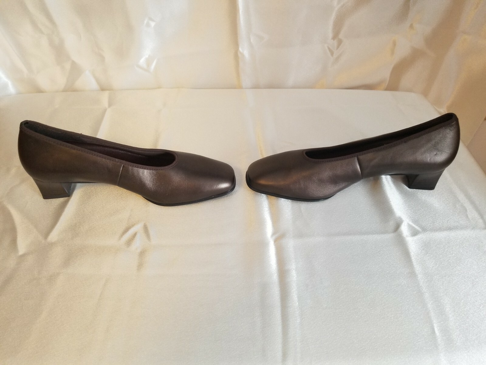 Theresia M Bronze Leather Women Shoes. Size. US 6.5, Euro 37.5, UK 4.5. Width M