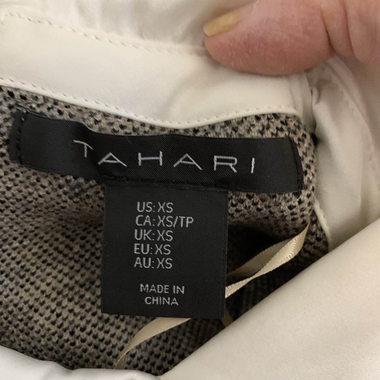 Tahari Sweater sz XS Beige White Plaid Old Money Ivy League Heritage Classic