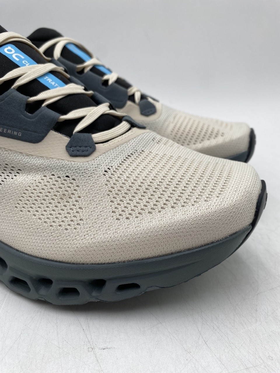 On CLOUDSTRATUS 3 Men’s NEW Running Shoe Green/Horizon Multiple Sizes