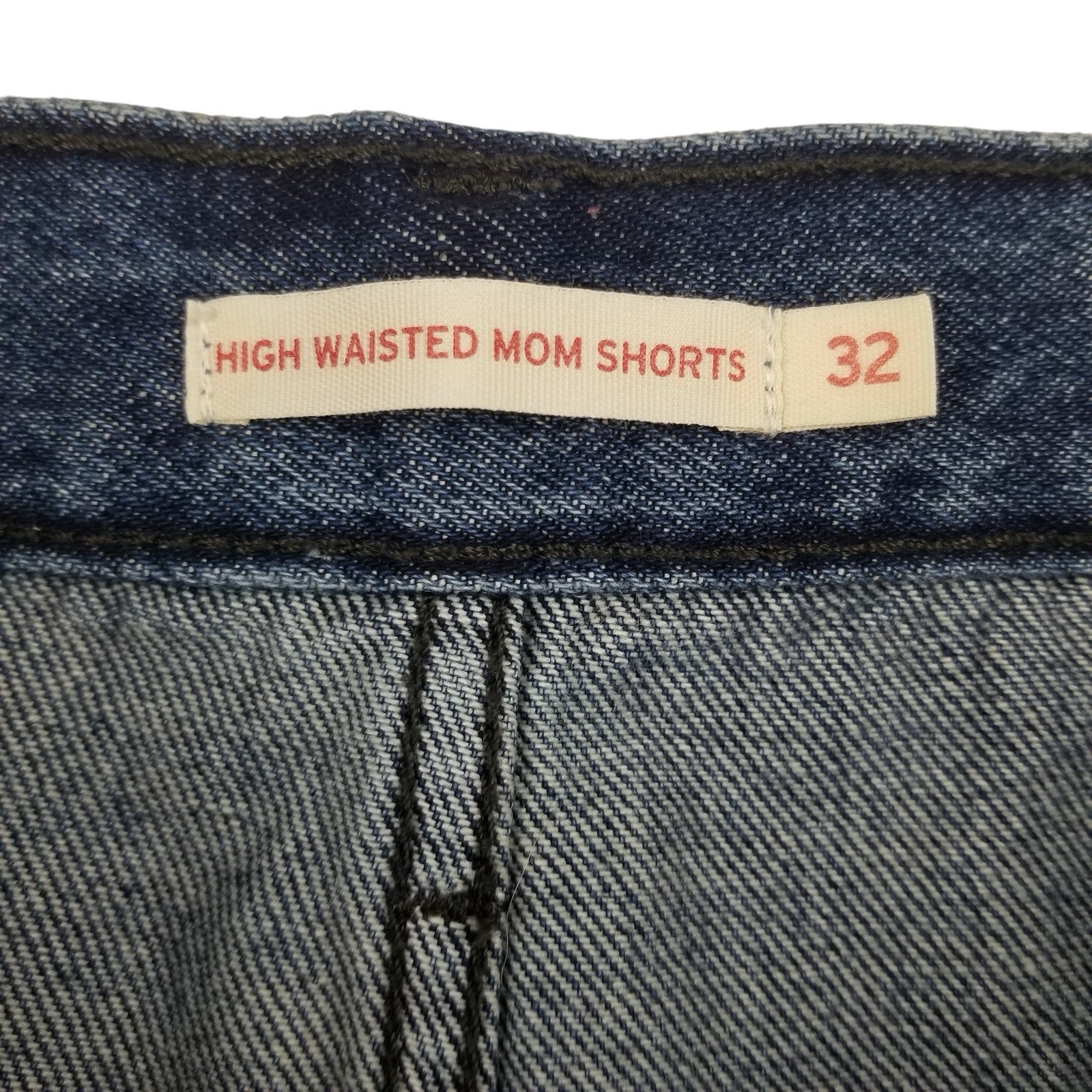 Levi’s Women’s Size 32 High Waisted Relaxed Fit 5 Pocket Cotton Denim Mom Shorts