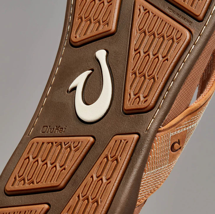 NEW OluKai Tuahine Men’s Waterproof Leather Sandals Toffee Comfort Flip Flops