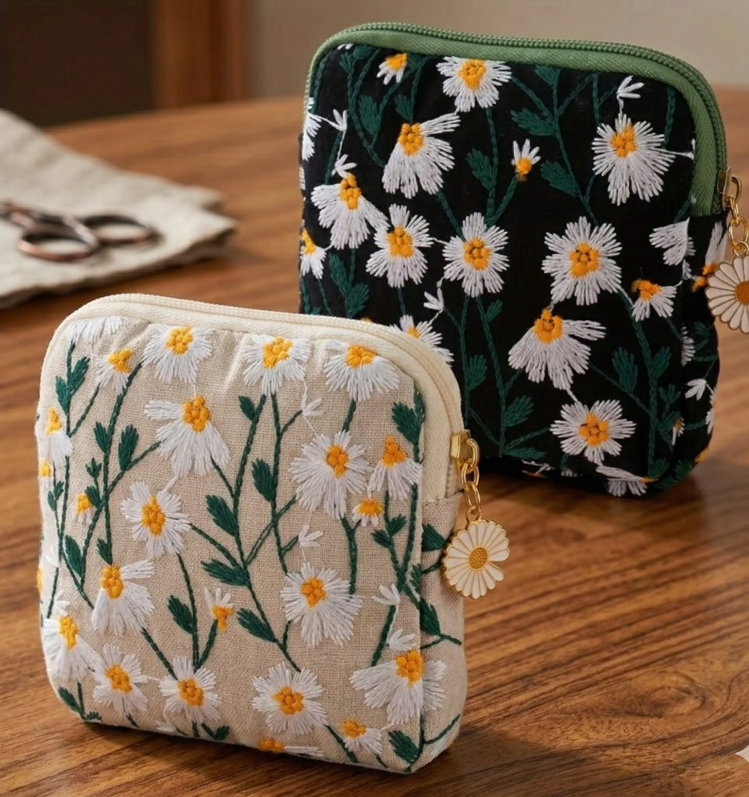 Daisy Embroidered Small Makeup Bag Floral Zipper Travel Pouch