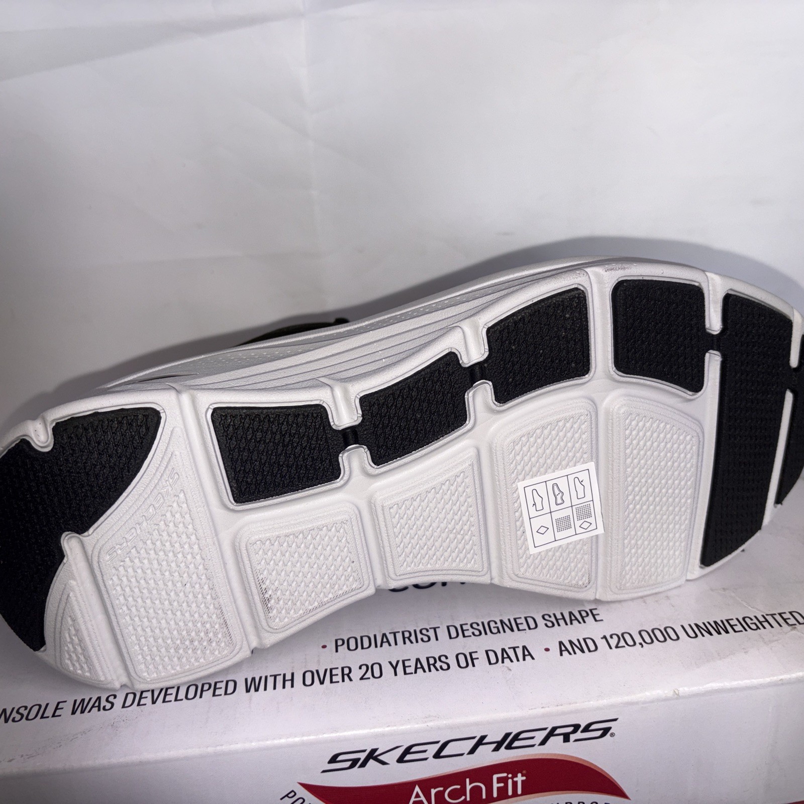 Skechers Arch Fit X Wide 232502WW/BKW Machine Washable And Extra wide.