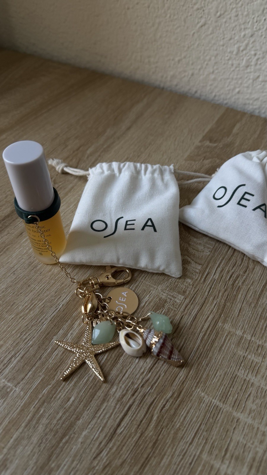 OSEA Gold Tone Beach Nautical Detachable Charm Key Chain S with lip oil