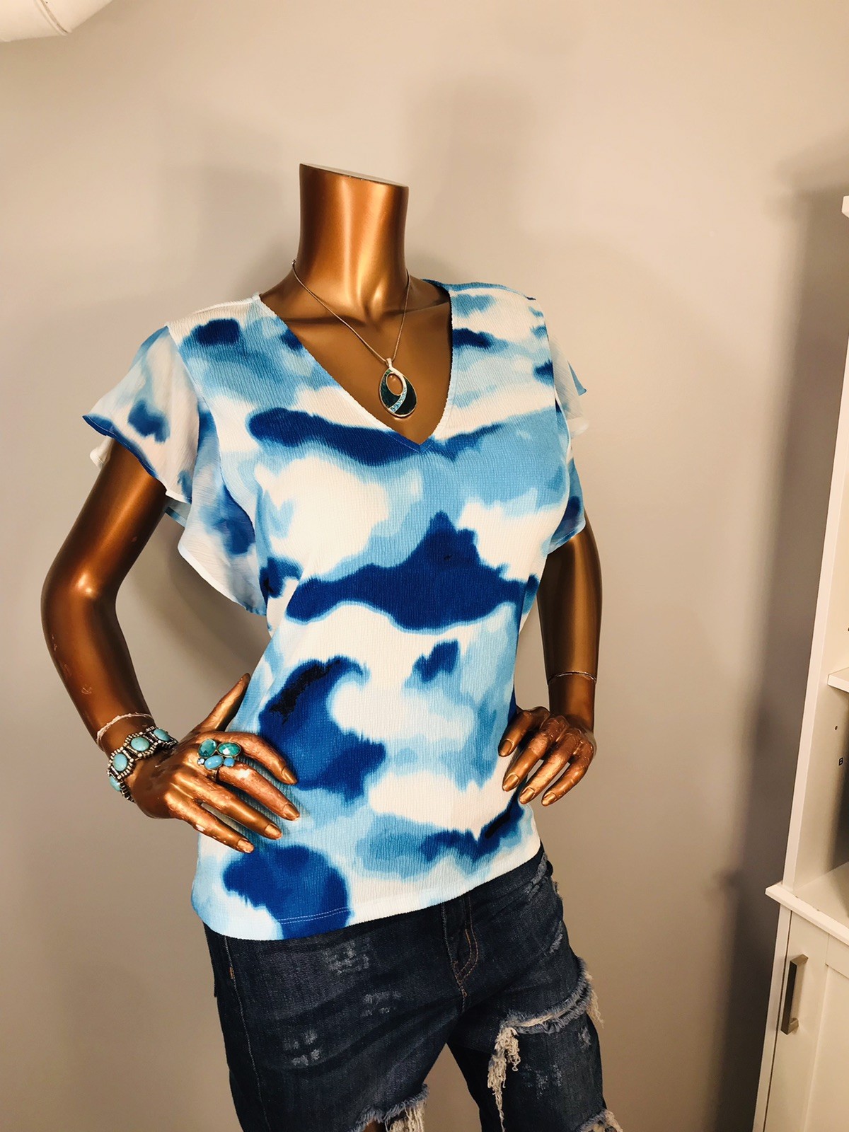 Calvin Klein M Top Stretch NWT Low Cut CK Hem Logo Blouse Blue White Short Slv
