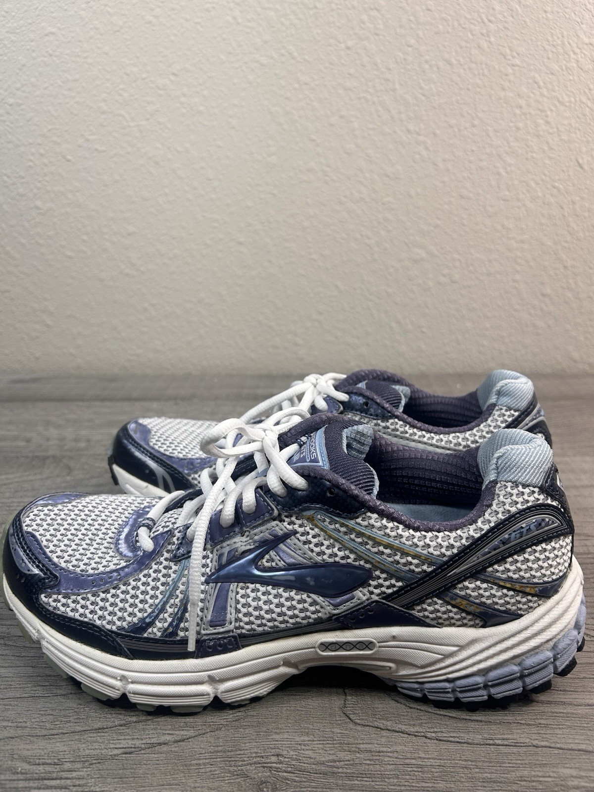 Brooks Adrenaline GTS 12 Womens Gray Blue White Running Shoes Size 10