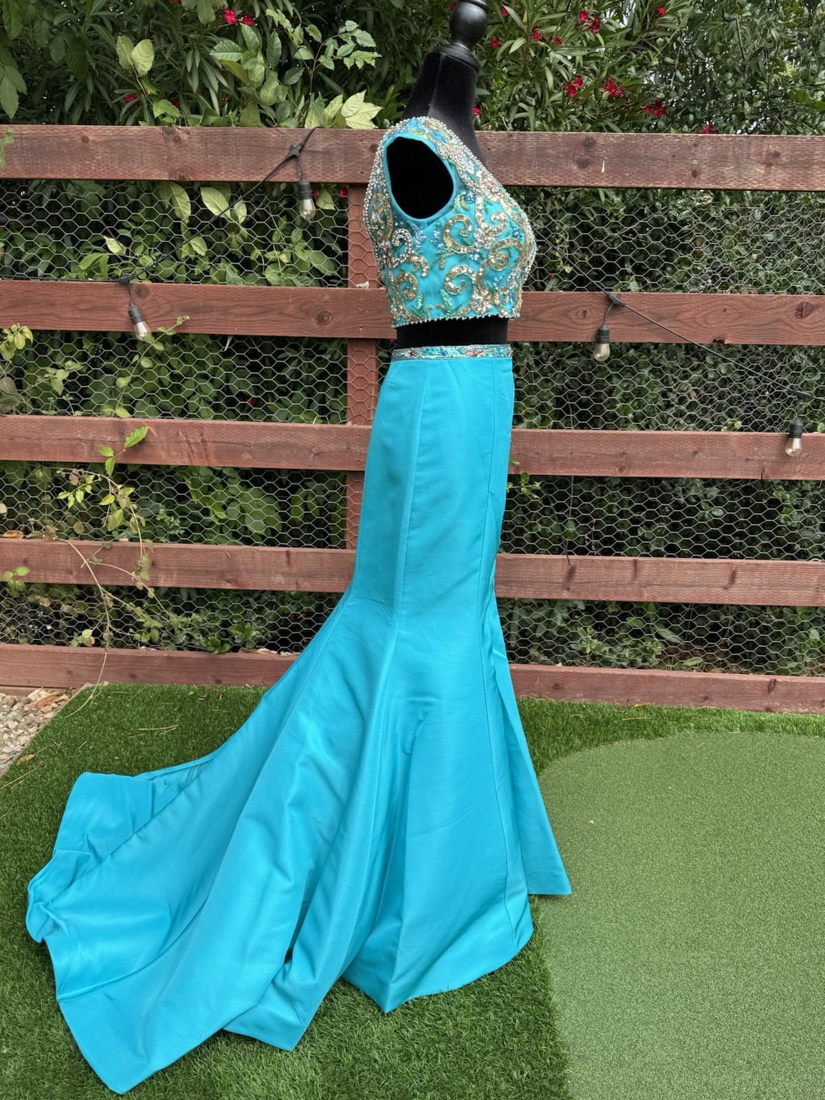 Sherri Hill Aqua Beaded Sequin Mermaid Gown V-Neck two-piece Long Formal 4