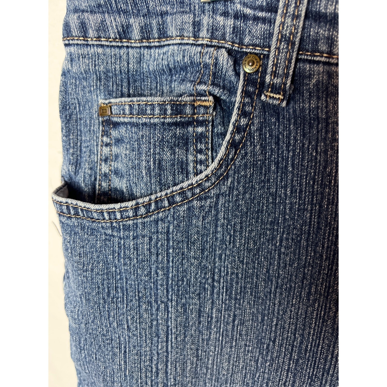 Classic Curvy Fit Straight Leg Jeans 20W Plus Denim Wash Bandolino Blu Mandie