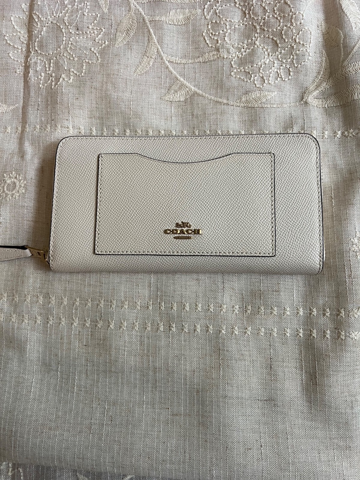 Assorted Coach purses, totes & wallets & Michael Kors tote. More pics, just ask.