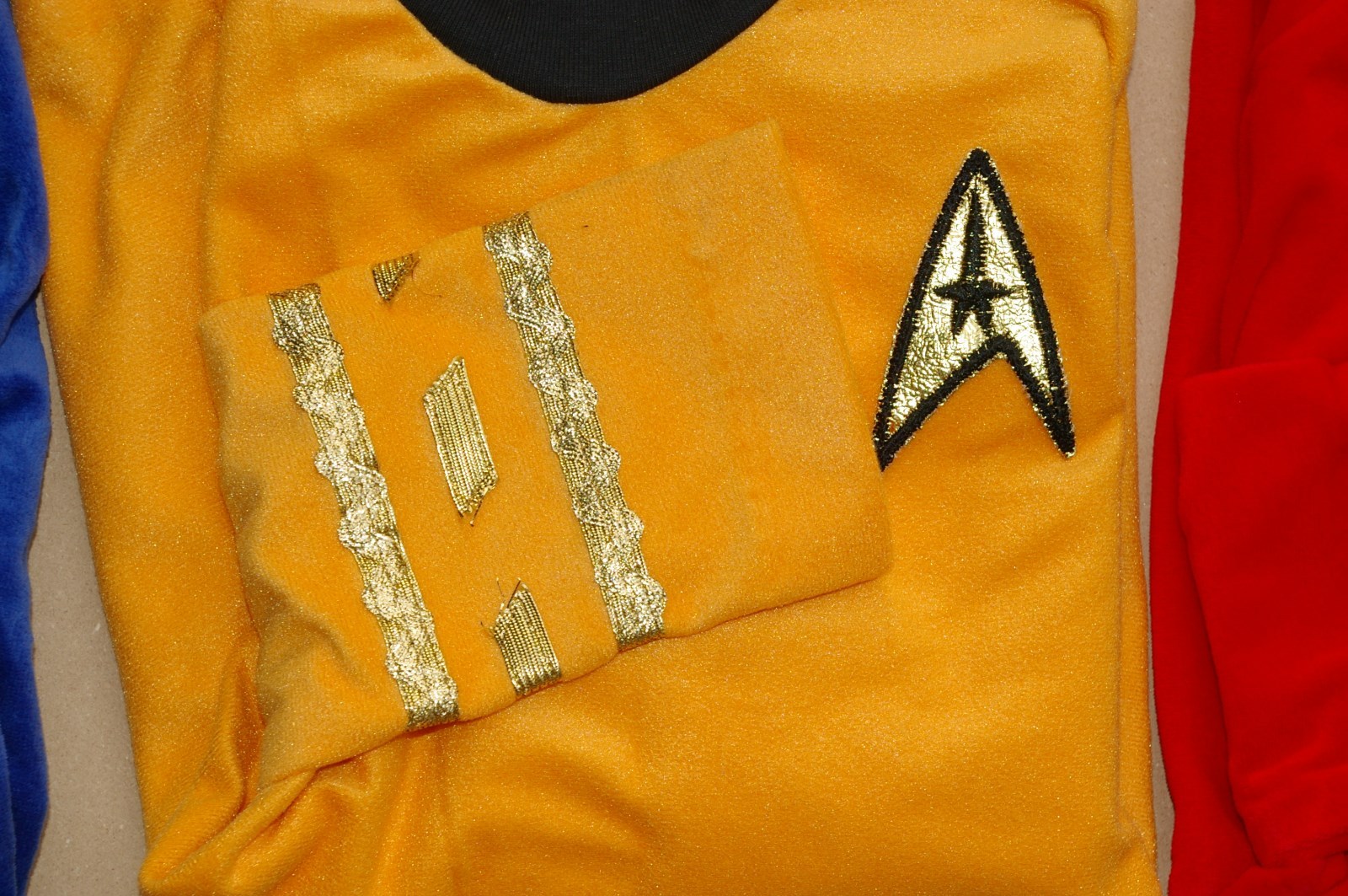 STAR TREK TOS STARFLEET TUNIC, NEW, VERY LOW PRICE