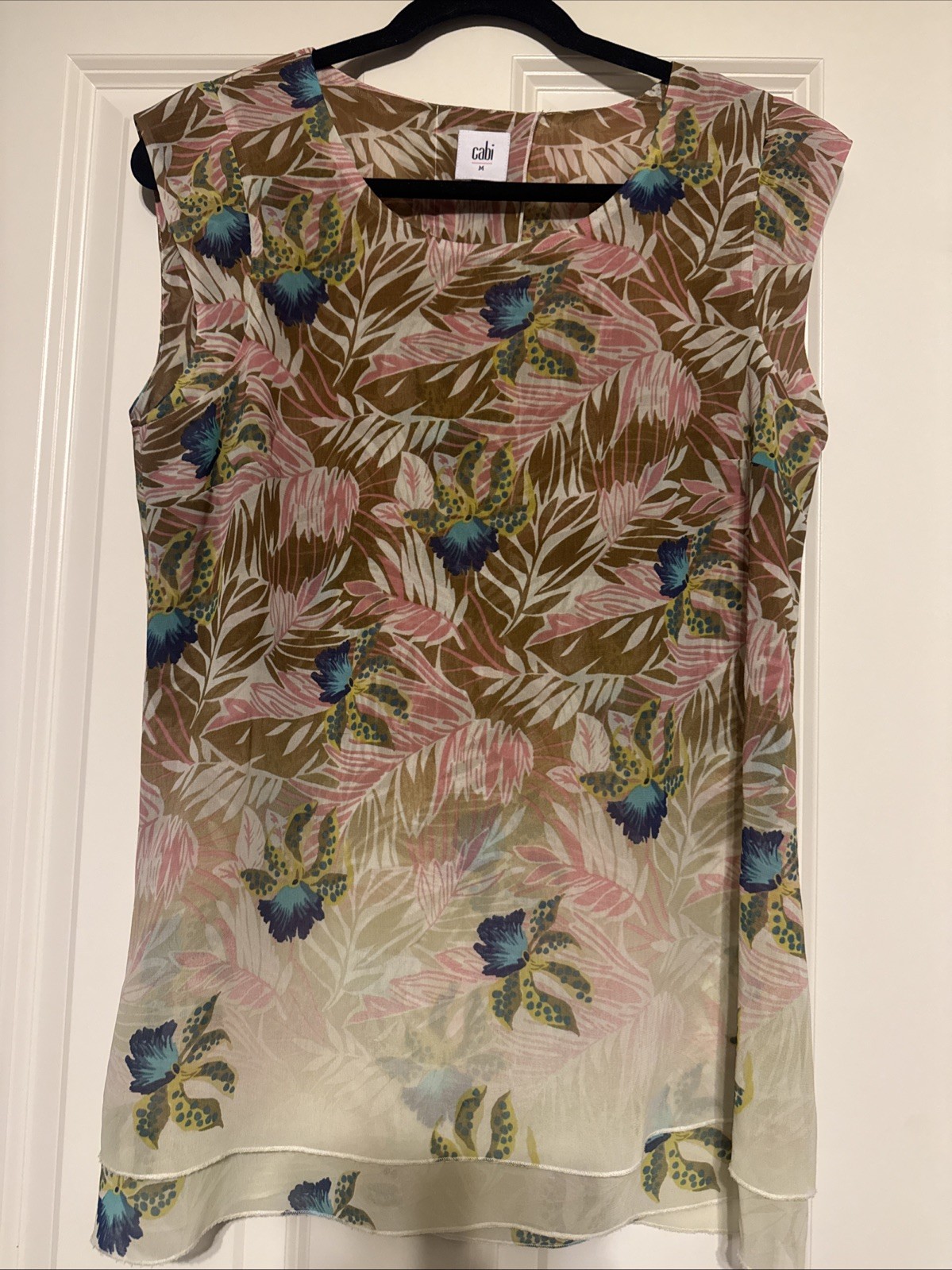 Cabi Womens Top Sz Med. Floral Art Layered Back Slit Scoop Neck Sleeveless