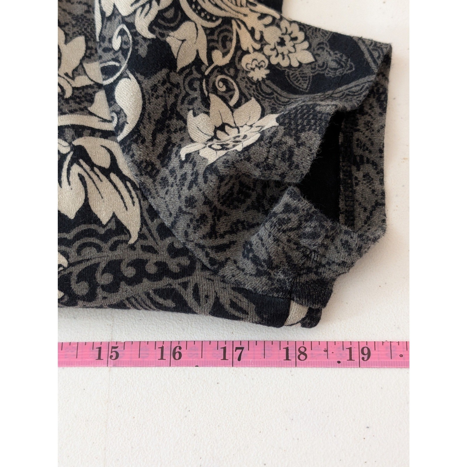 Vanilla Sugar Embellished Graphic Tee Medium Gray Black Floral Scroll Rhinestone