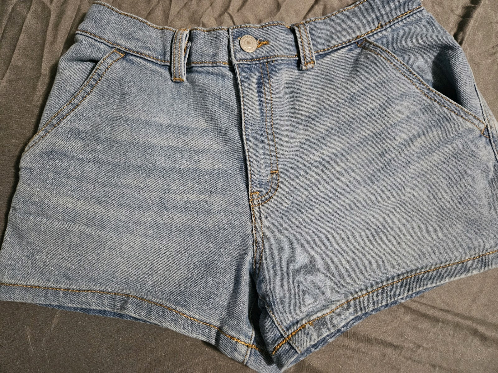 Levi’s Girls High Rise Denim Pull-On Shorts Light Wash Size XL 14/16 Nwot Summer