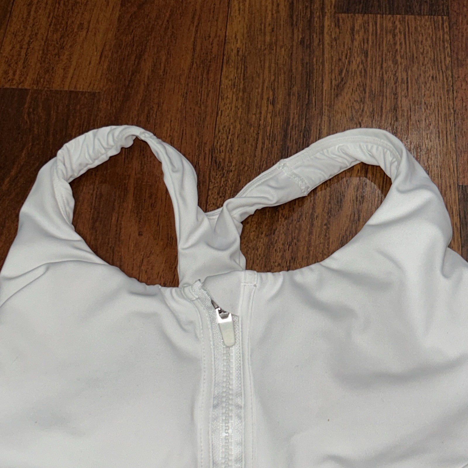AVIA SIZE L. (12-14) WHITE ZIP FRONT CLOSE RACERBACK REMOVABLE PADS BRA