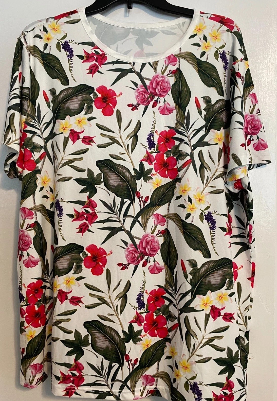 Multi-Floral Top Short Sleeves Size XXL Polyester Spandex Colorful Stretchy NWOT