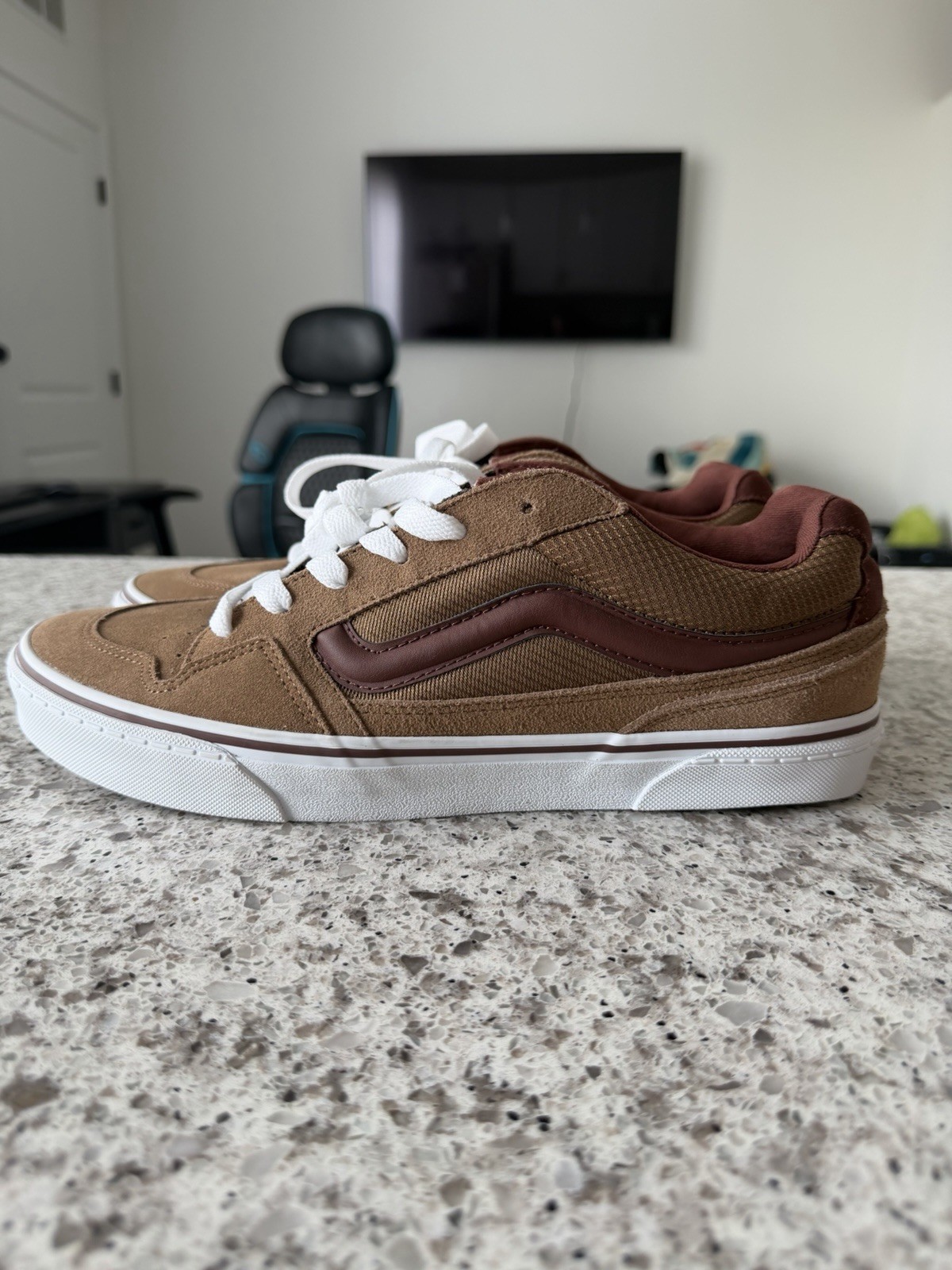 VANS Mens Suede Low-Top Lace-Up Sneakers Brown/White US 11.5 Model 500714