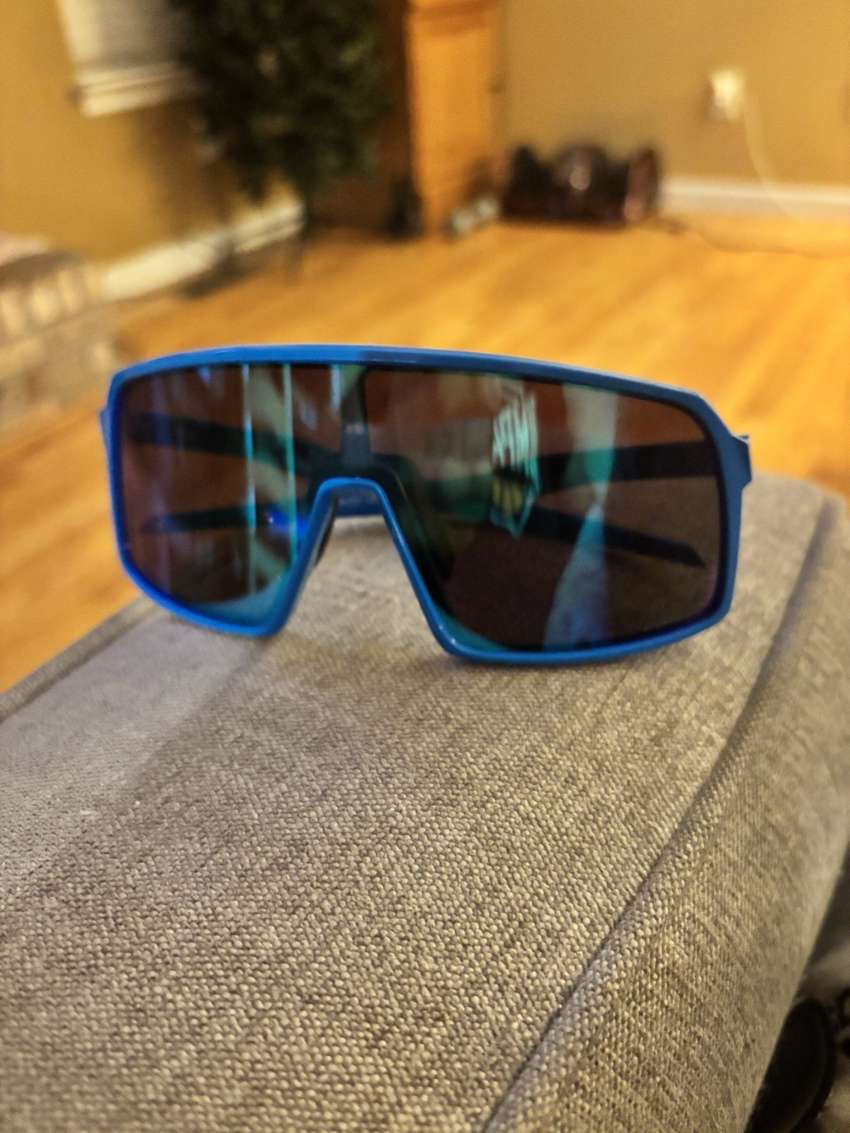 Oakley OO9406 Men’s Sunglasses
