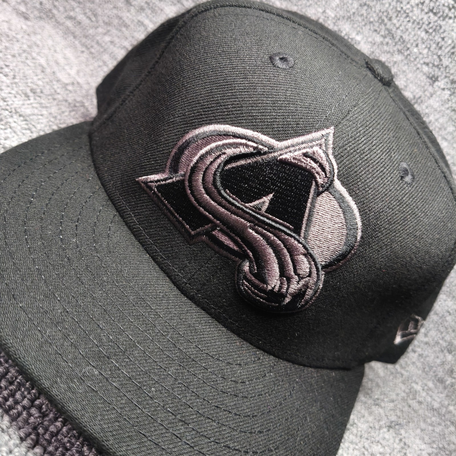 New Era Colorado Avalanche 59FIFTY Fitted Black 7 1 4 NHL Cap