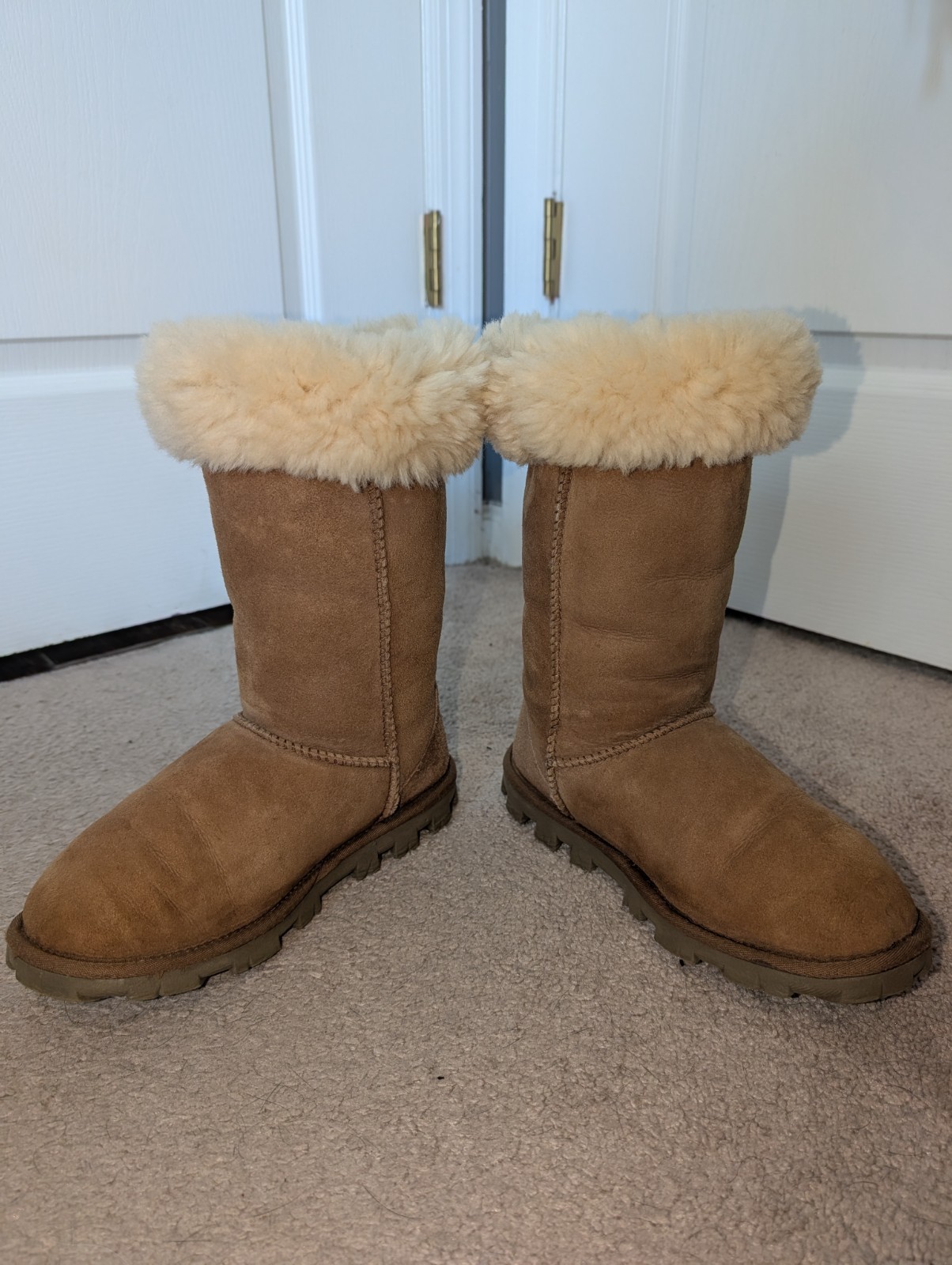 UGG Classic Tall 5845 Chestnut Suede Sheepskin Boots Women’s Size 7