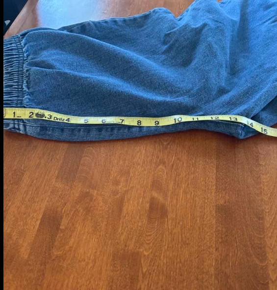 Croft & Barrow Womens Stretch Blue Jean Capris Size M – With Bow detail