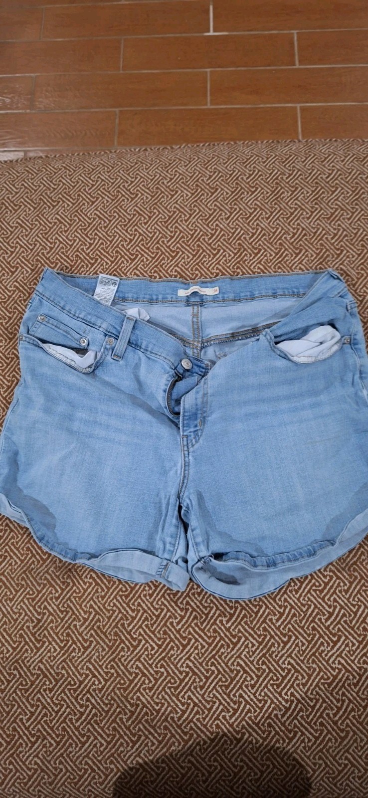 Levi’s Women’s Mid-Length Denim Mid-Stretch Super Soft Short Light Wash Size 34