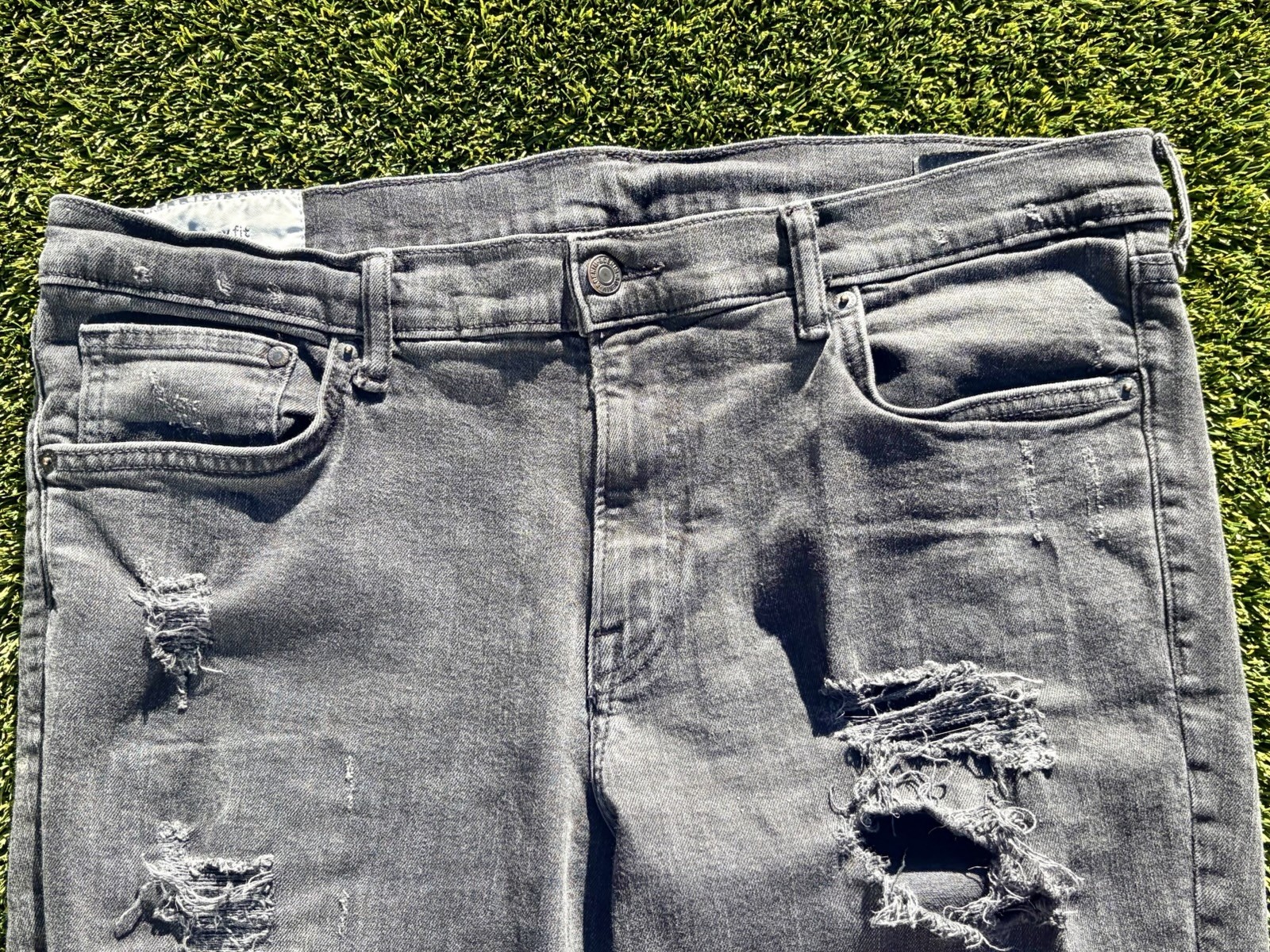 H&M men’s Skinny Jeans Black Distressed 38×32