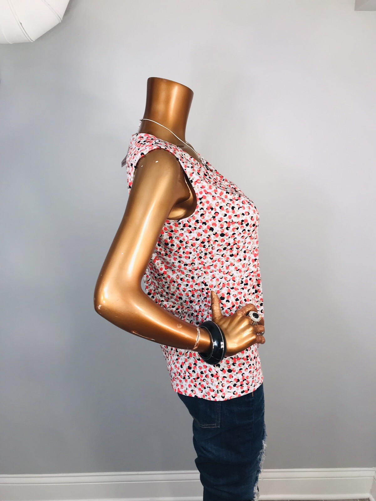 Jones Studio M Top Stretch NWT $39 Polka Dots Sleveeless Blouse Soft Low Cut