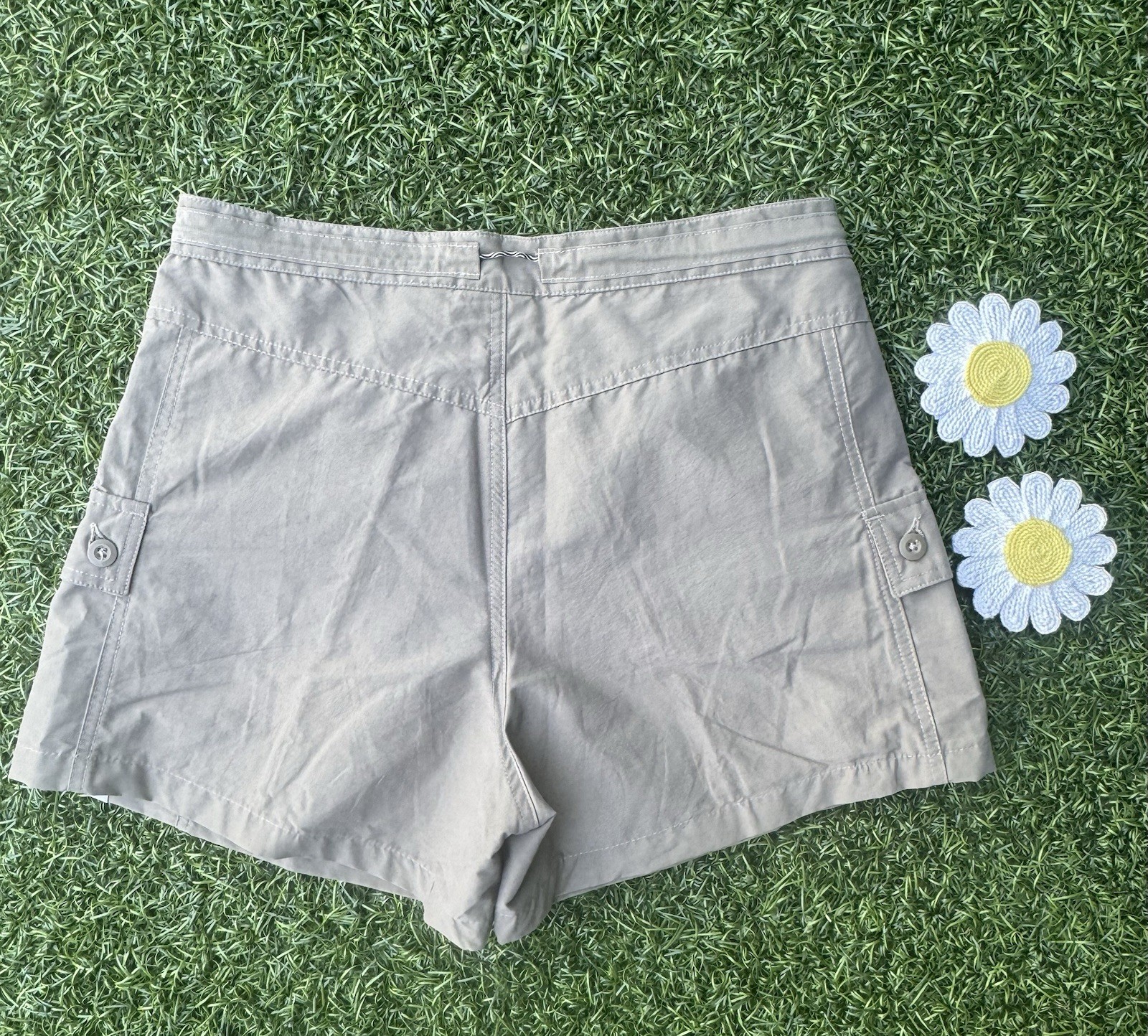 Alpine Design Women’s Khaki Cargo Shorts Size M Hiking Camping Gorpcore Utility